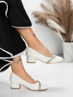 Buty na niskim obcasie 3XKK99 Biały | Mei