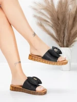 Damskie kapcie ze skóry naturalnej 28118 Czarny | Advancer