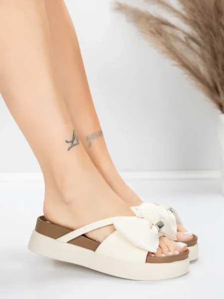 Damskie kapcie ze skóry naturalnej TP637-1 Kremowy | Formazione