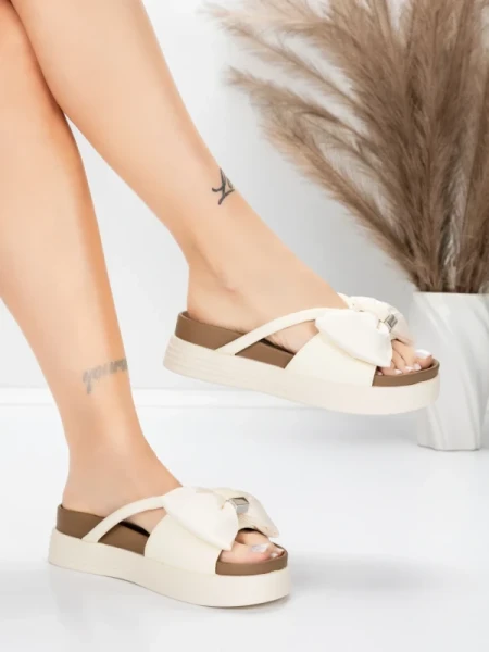 Damskie kapcie ze skóry naturalnej TP637-1 Kremowy | Formazione