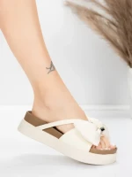 Damskie kapcie ze skóry naturalnej TP637-1 Kremowy | Formazione